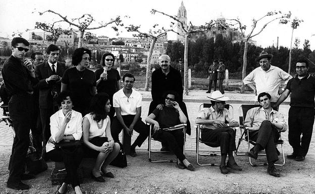 Equipo de rodaje de la película con Salamanca de fondo