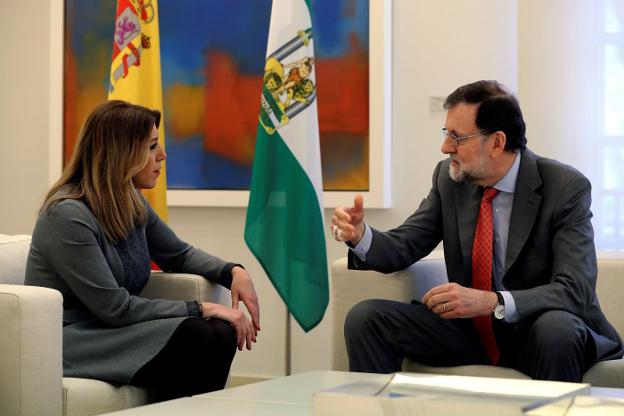 Mariano Rajoy y Susana Díaz calificaron de satisfactoria por ambos lados la reunión de ayer en La Moncloa . :: efe