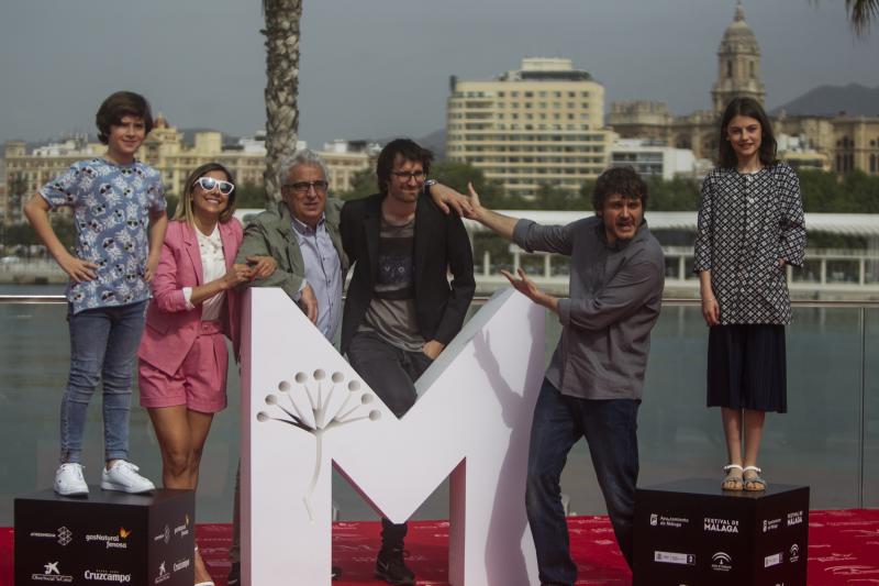 Elenco de la película que clausura el certamen 'El mejor verano de mi vida'.