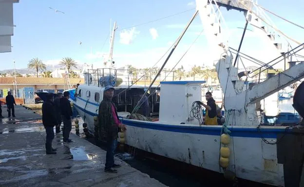 El beneficiario ha de tener una edad menor a 40 años y haber trabajado en la pesca durante al menos cinco años. 