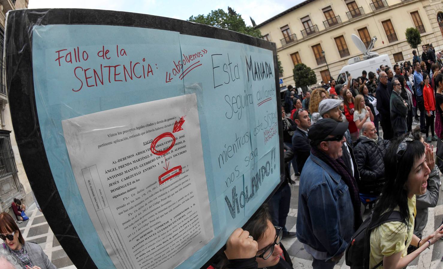 Colectivos y asociaciones feministas impulsan protestas en ciudades de toda España