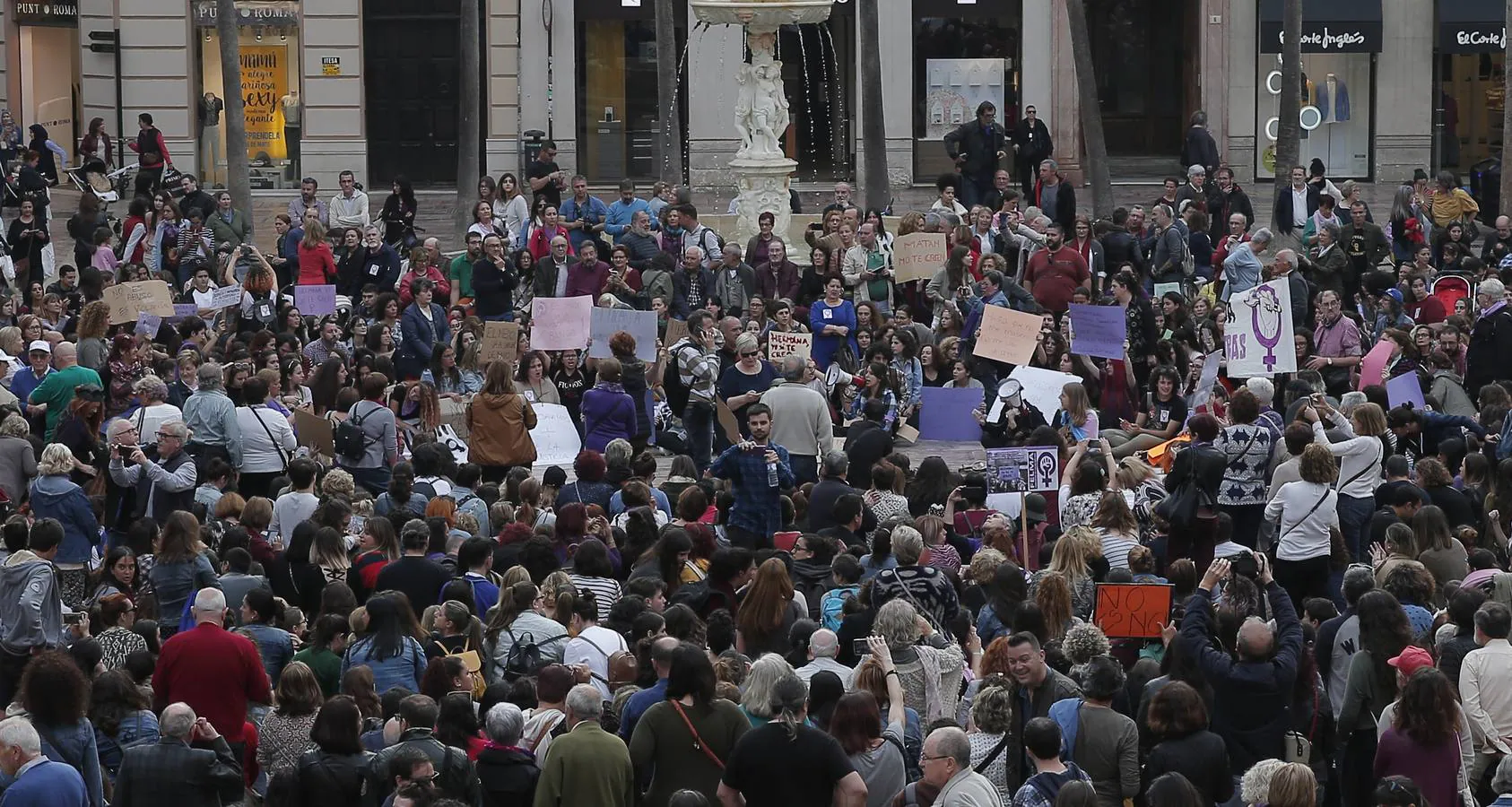 Colectivos y asociaciones feministas impulsan protestas en ciudades de toda España