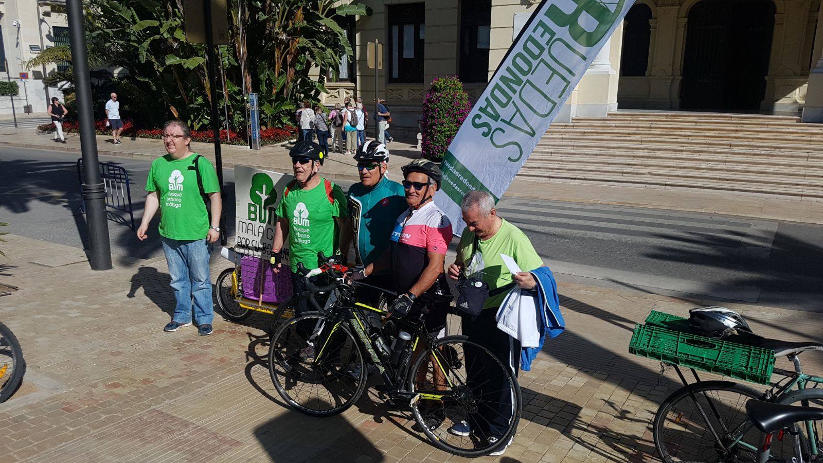 La asociación Ruedas Redondas, la plataforma ciudadana Bosque Urbano Málaga y la Mesa por un Bosque Urbano en los Antiguos Terrenos de Repsol convocan una marcha ciclista Por un Pulmón Verde para Málaga, cuyo objetivo es reclamar una zona verde de más de 17,7 hectáreas.