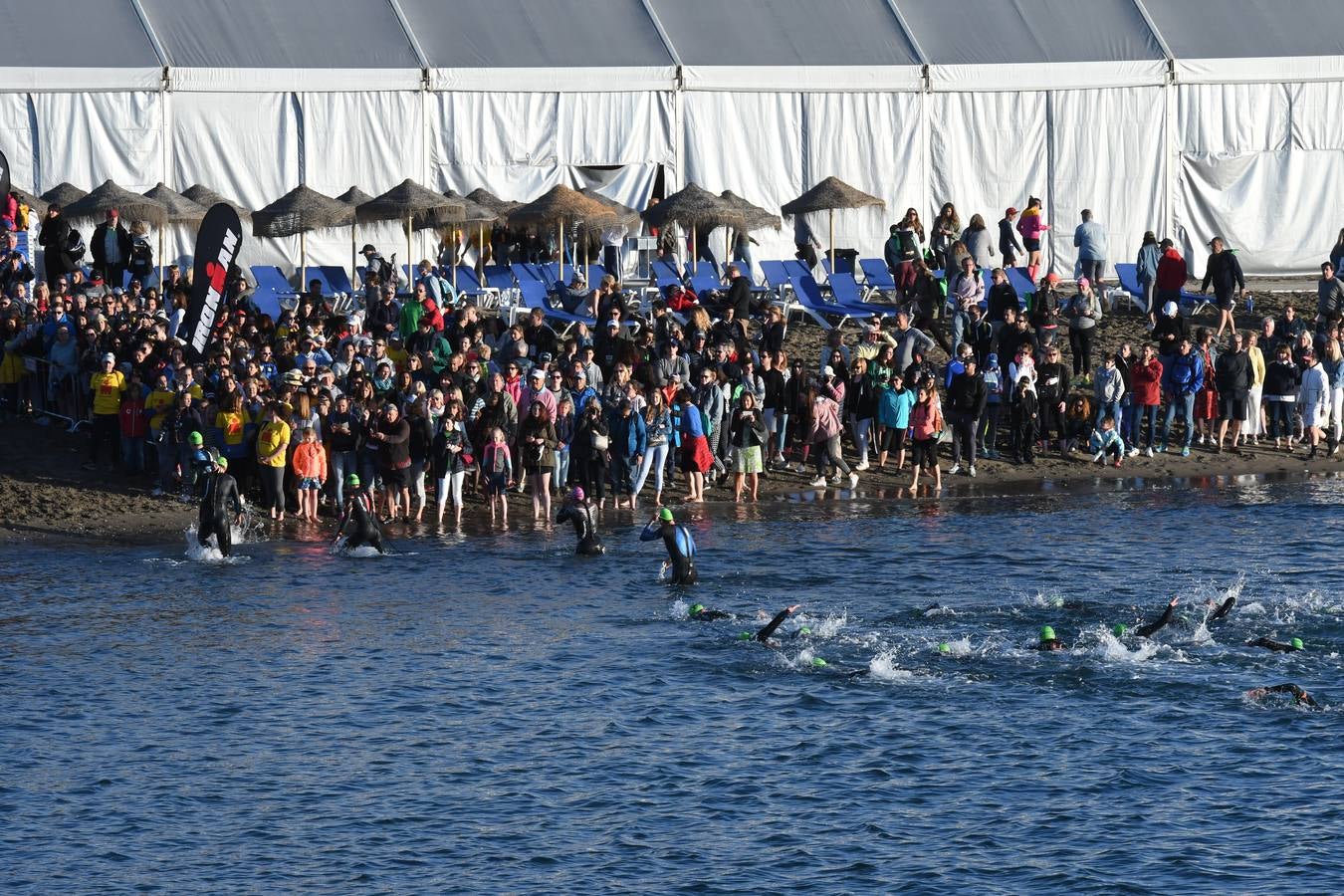 El británico David McNamee ha conquistado el primer Ironman 70.3 Marbella que abre el calendario europeo de la especialidad. En total había 2.500 inscritos