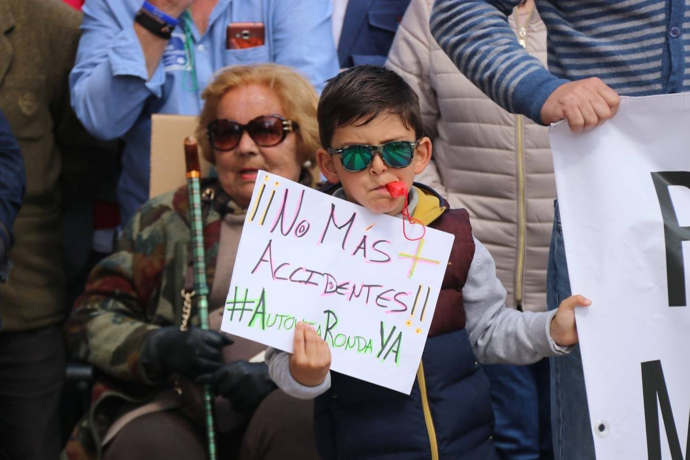 Una manifestación recorre las calles de la ciudad del Tajo por una mejora de las comunicaciones