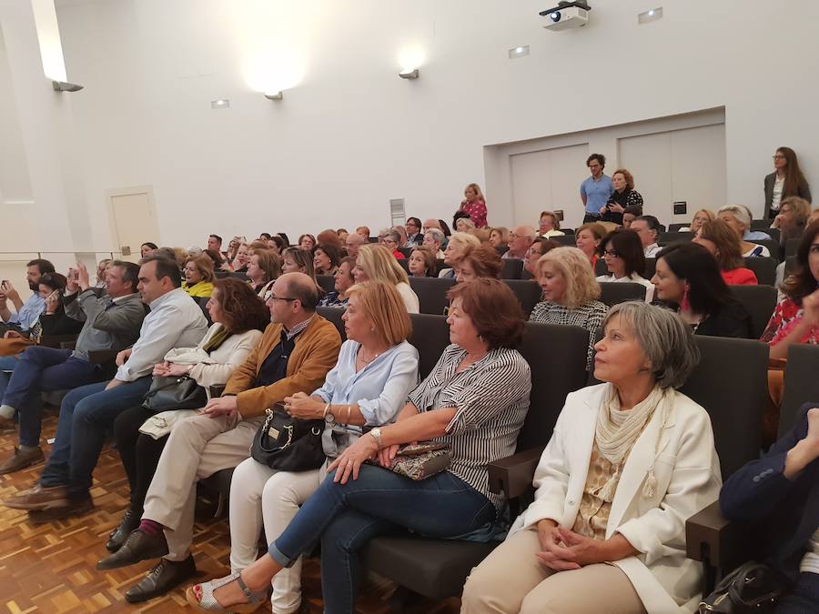 La sala Isabel Oyarzábal, dodne se celebró el debate sobre prensa y poder titulado ‘El poder de las mujeres’, contó con un lleno absoluto