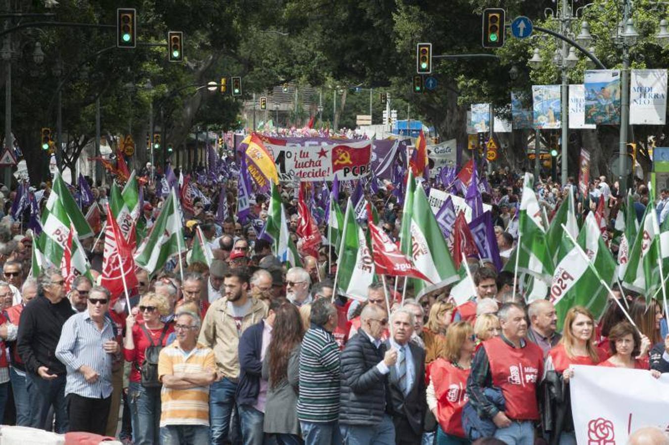 Miles de malagueños participan en la marcha del Día del Trabajo, convocada por CCOO y UGT y apoyada por partidos y colectivos de izquierda