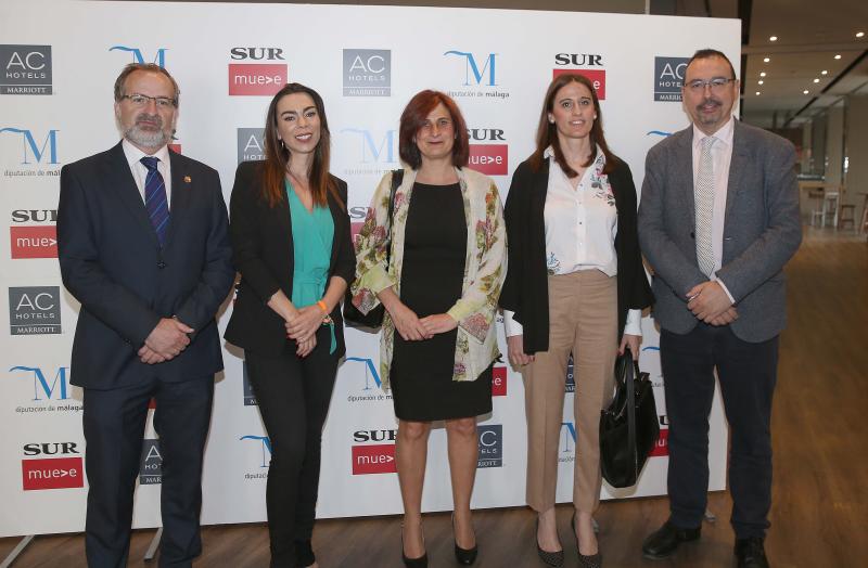 El Aeropuerto de Málaga ya tiene en marcha actuaciones para subir su capacidad máxima hasta los 29 millones de viajeros. Serán dos millones más que la actual y diez millones más que los actuales. Así lo ha anunciado esta mañana el presidente y consejero delegado de Aeropuertos Españoles y Navegación Aérea (Aena), Jaime García-Legaz, durante la celebración del foro Lidera Málaga, organizado por SUR, la Diputación de Málaga y el hotel AC Málaga Palacio
