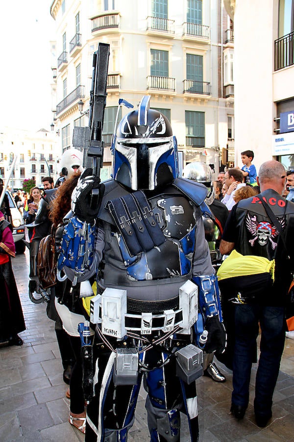 Así es el desfile de la Legión 501 de Star Wars por el Centro de Málaga organizado por la Fundación Andrés Olivares.