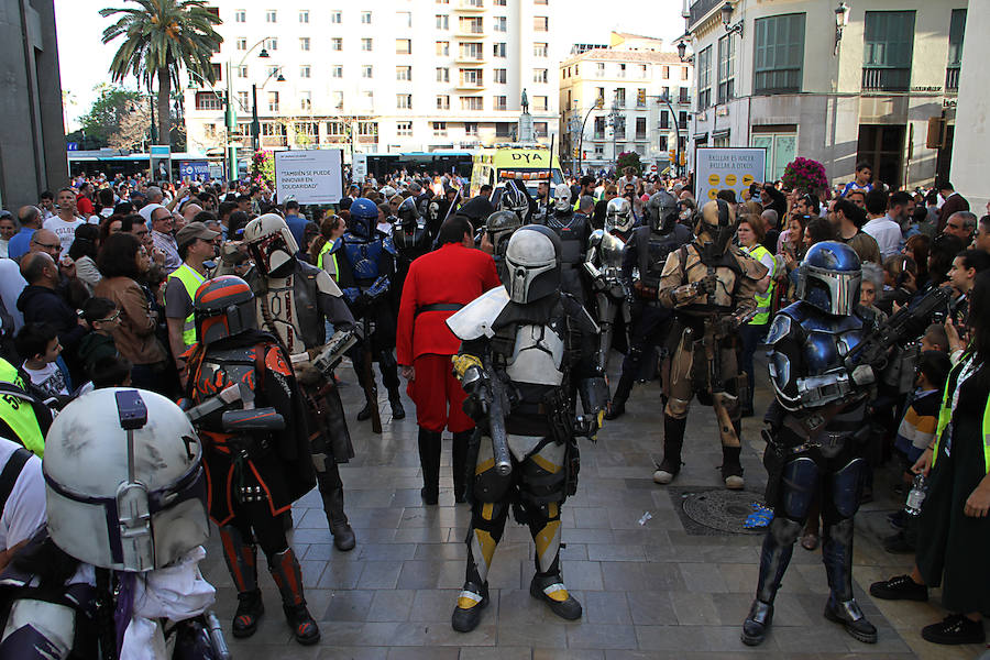 Así es el desfile de la Legión 501 de Star Wars por el Centro de Málaga organizado por la Fundación Andrés Olivares.