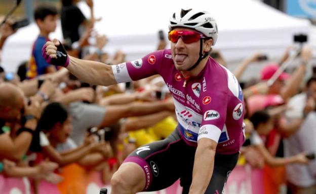 Viviani celebra su victoria en la tercera etapa. 