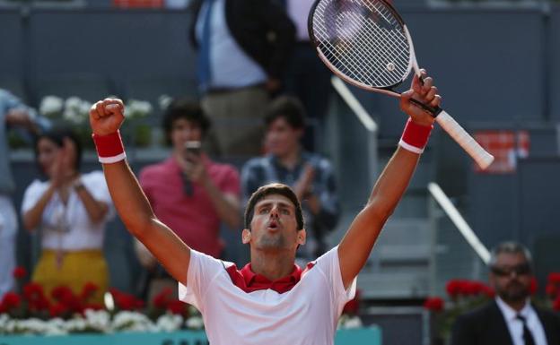 Novak Djokovic celebra su victoria ante Kei Nishikori.