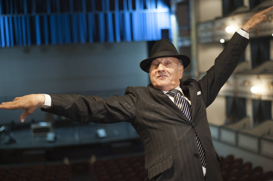El veterano bailaor deja su impronta en el teatro malagueño antes de recibir un homenaje 