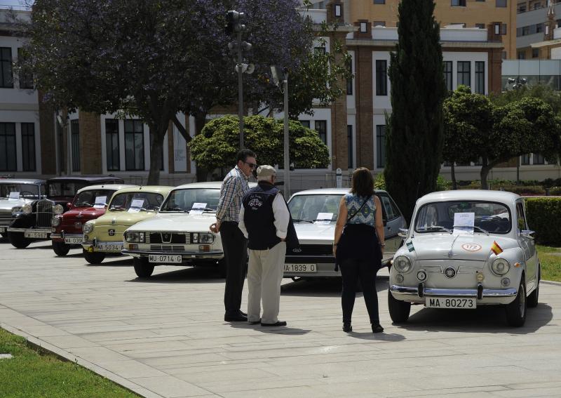 Se han exhibido más de una decena de vehículos antiguos. Todo lo recaudado irá íntegramente a la Fundación El Pimpi, y en concreto para el proyecto Soles de Málaga