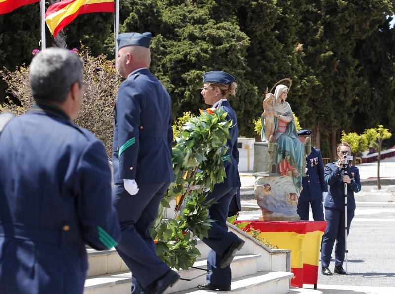 Un total de 156 malagueños juran o renuevan el juramento a la bandera de España en la base aérea de la capital 