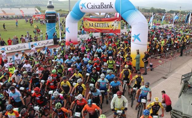 Impresionante, como cada año, la salida de los ciclistas desde la Ciudad Deportiva.