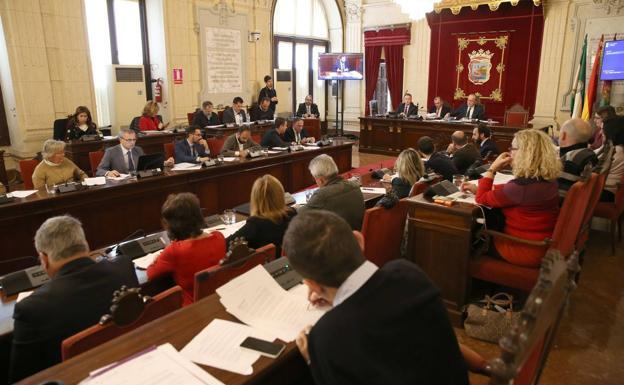 Imagen del pleno municipal del Ayuntamiento, cuya configuración cambiaría según el sondeo. 