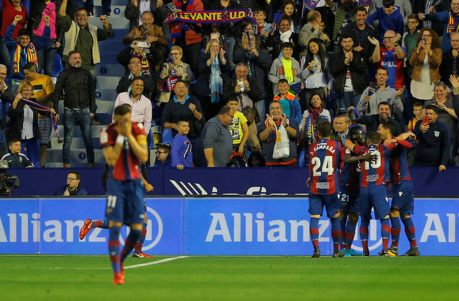 El Barça perdió la imbatibilidad en el Ciutat de Valencia a pesar del hat-trick de Coutinho y el penalti transformado por Suárez. Con esta victoria, el Levante acumula cinco consecutivas en casa 