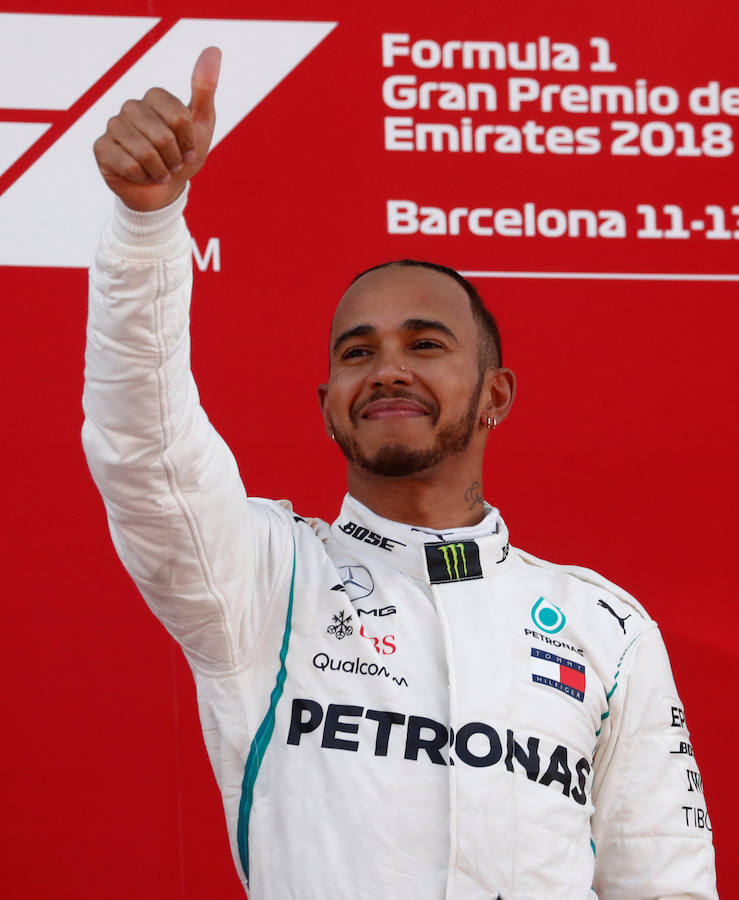 Hamilton sigue líder en la general tras ganar en Montmeló. Alonso quedó en octava posición y Sainz consiguió una merecida séptima plaza.