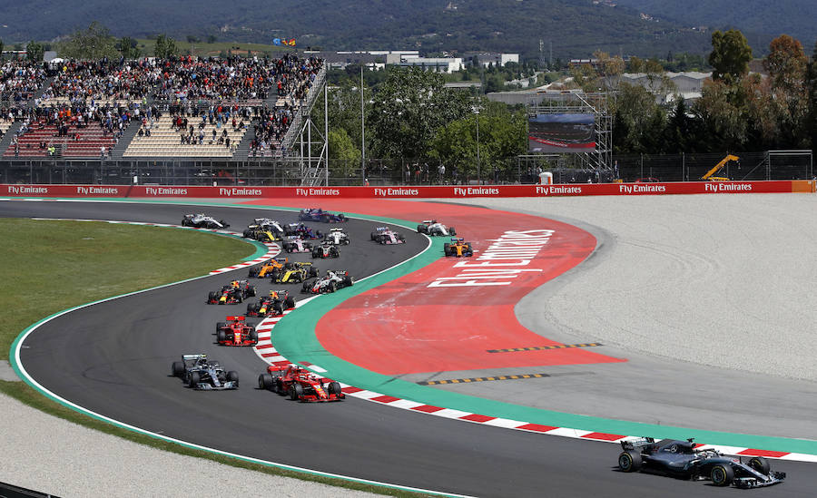 Hamilton sigue líder en la general tras ganar en Montmeló. Alonso quedó en octava posición y Sainz consiguió una merecida séptima plaza.