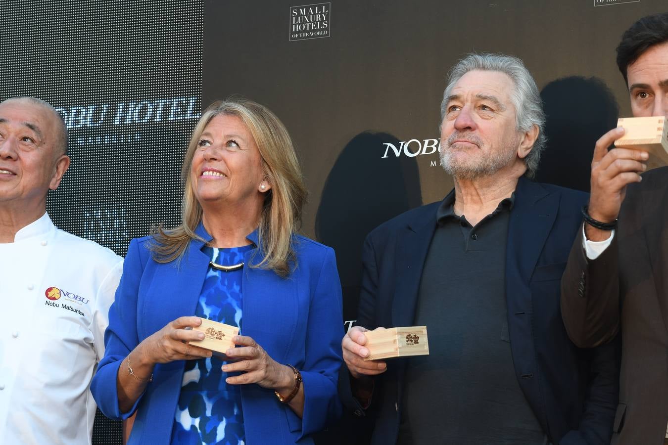 Robert de Niro inaugura junto al chef Nobu y el productor Meir Teper el hotel de lujo de la marca Nobu en Marbella ante numerosos invitados.