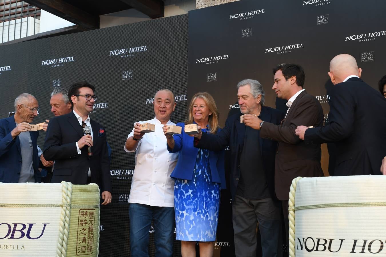 Robert de Niro inaugura junto al chef Nobu y el productor Meir Teper el hotel de lujo de la marca Nobu en Marbella ante numerosos invitados.