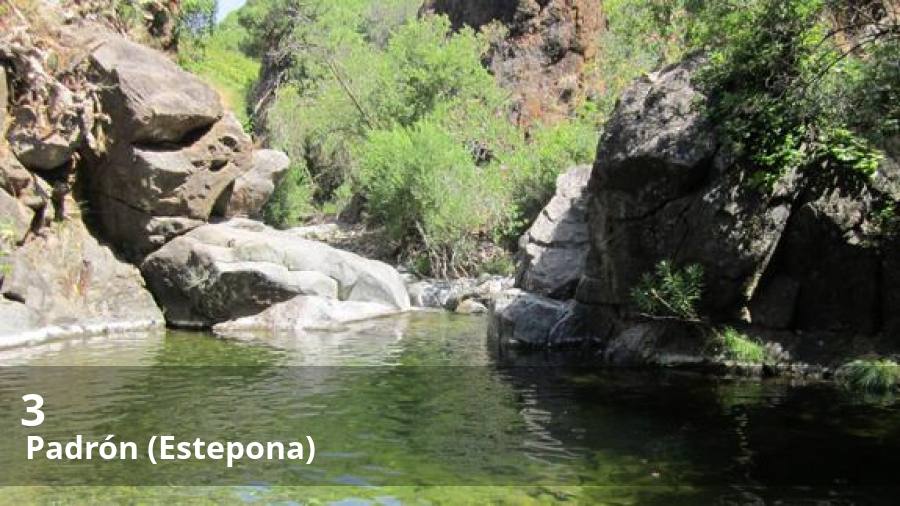 Al igual que el Castor, éste es otro de los ríos que vierten sus aguas al Mediterráneo desde Sierra Bermeja a través del término municipal de Estepona. Su curso tiene muchas similitudes con el anterior. De hecho, discurre en paralelo a éste y se encuentra muy próximo. Para comenzar la ruta hay que adentrarse hasta una conocida urbanización esteponera. Pocos metros después de empezar, estará el primer desafío: cruzar a nado una bonita poza de agua cristalina. Según se sube el río, se encontrarán rincones que parecen sacados de un paisaje exótico.