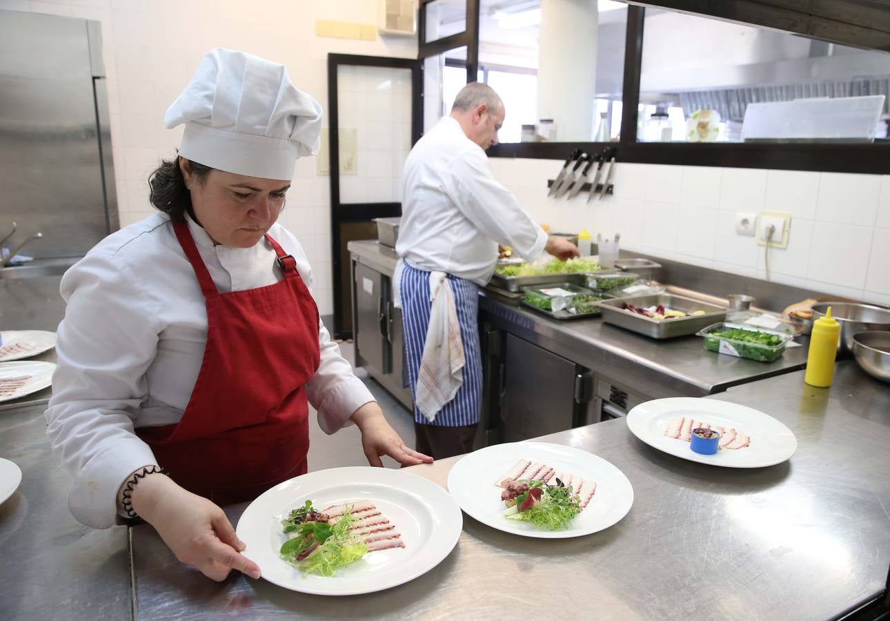 La escuela de hostelería ofrecerán al público la posibilidad de participar en estas actividades formativas, tres días a la semana, de martes a jueves y ofertarán tres tipos de menús de temporada, elaborado por el equipo de formadores del centro