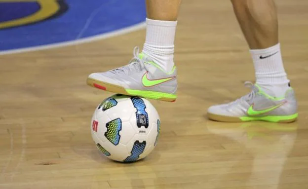 Duelo entre el Málaga CF Futsal y el Barça Futsal a beneficio de la asociación de diabetes de la Axarquía