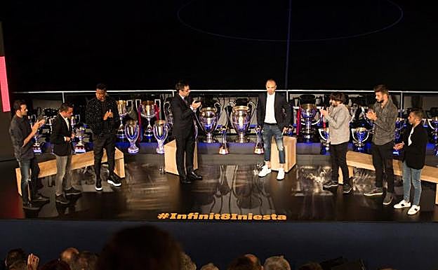 Andrés Iniesta, durante su homenaje en el Camp Nou. 