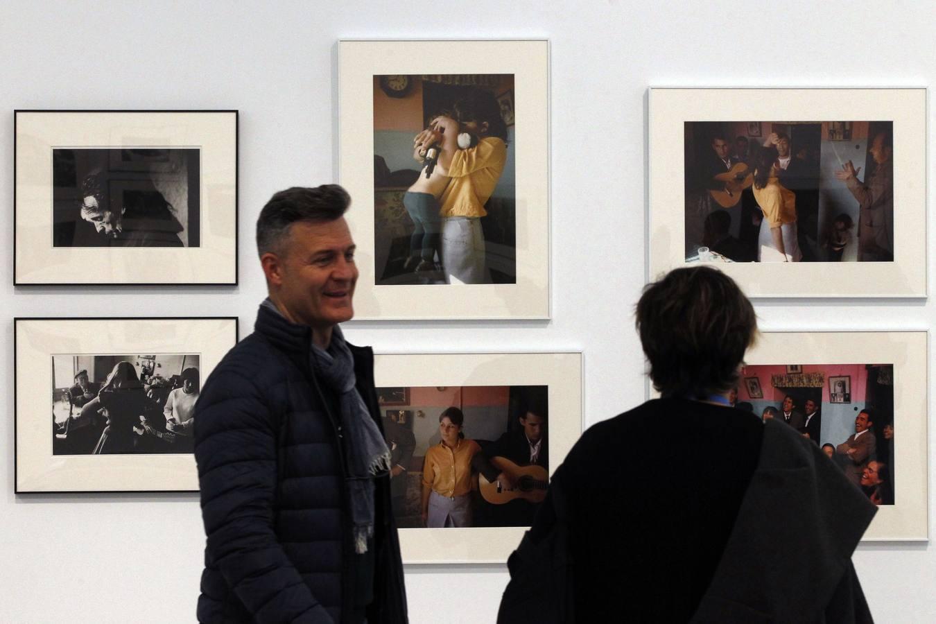 El joven fotógrafo neoyorquino Joel Meyerowitz recaló en Málaga en los años sesenta y convivió durante seis meses con la familia gitana de los Escalona. Durante ese tiempo retrató en color y blanco y negro a Málaga y sus calles.