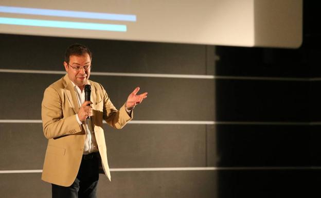 Javier Sierra, durante la conferencia de ayer en Málaga. 