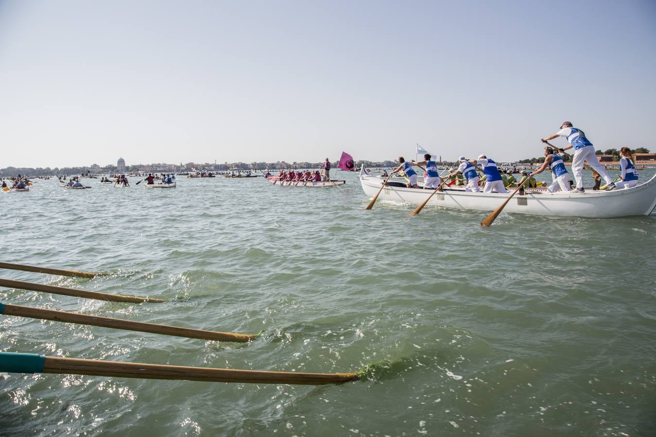 Dos jábegas (una de El Palo y otra de Pedregalejo) y una chalana participaron en la 44.ª Vogalonga de Venecia, una prueba no competitiva en la que participan miles de barcos llegados desde distintos puntos del mundo. Por primera vez participaron jábegas malagueñas.