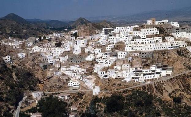 Imagen de archivo de una vista del pueblo de Mojacar.