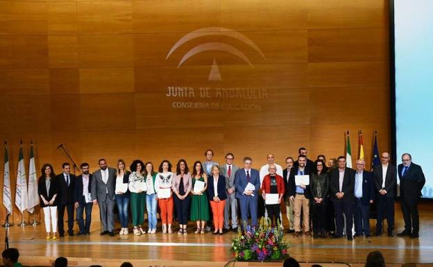 Premios a los proyectos de convivencia escolar de los institutos Las Flores de Álora y Carlinda de Málaga capital