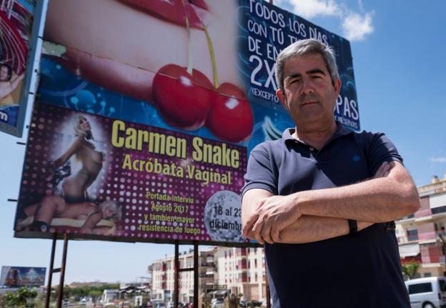 Lepe abre un expediente por el cartel de un club de alterne cerca de un instituto