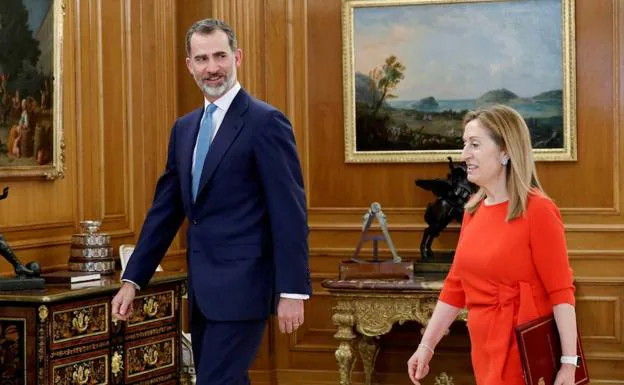 El jefe del Estado, Felipe VI, recibe a Ana Pastor en Zarzuela.