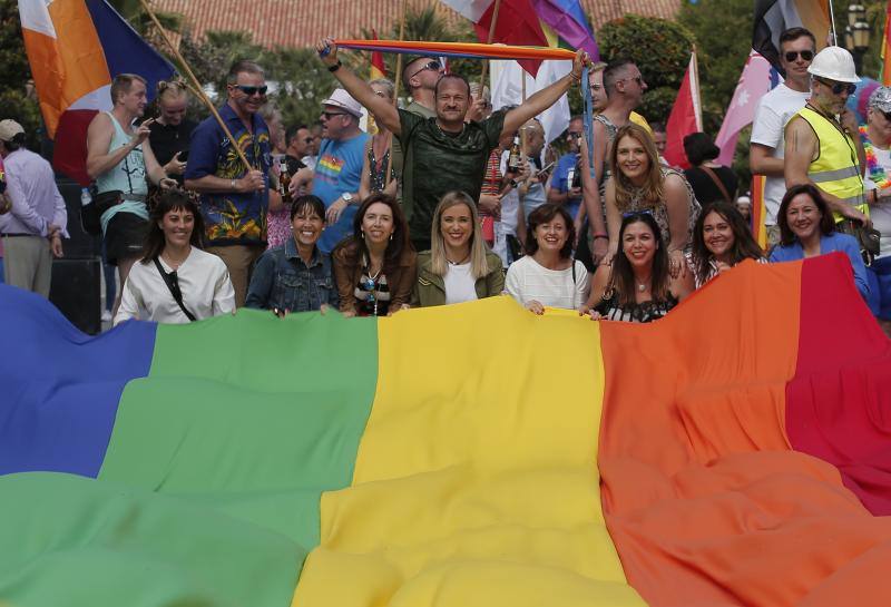 Cerca de 20.000 personas han recorrido Torremolinos en una cabalgata que en esta ocasión contó con seis carrozas como hilo conductor