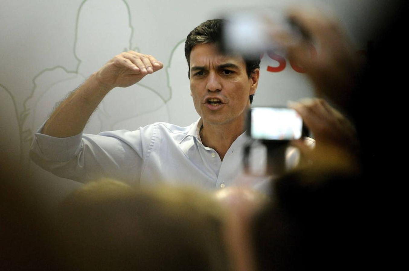 Pedro Sánchez, aspirante a candidato a secretario general del PSOE en 2014, durante un acto en Sevilla en el prsentó su candidatura a secretario general del PSOE tras la renuncia de Alfredo Pérez Rubalcaba en las elecciones europeas. 