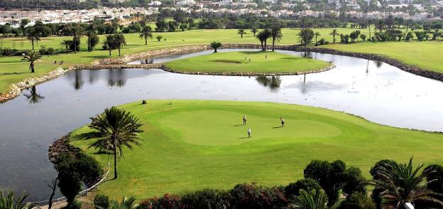 Imagen del campo de golf de Almerimar, uno de los más visitados en la provincia andaluza. :: sur