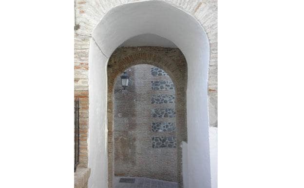La Puerta Real de la Villa es la única que se conserva de la antigua medina en Vélez.