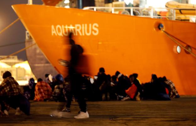 El 'Aquarius' ya desembarcó a un número importante de inmigrantes el pasado 30 de junio en Sicilia. :: Antonio Parrinello / REUTERS