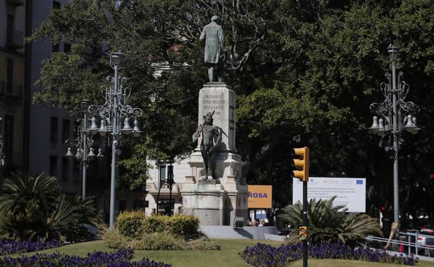 Las farolas fueron instaladas hace 27 años, siguiendo las trazas de las que ya existían en esta parte del Centro a principios del siglo XX.