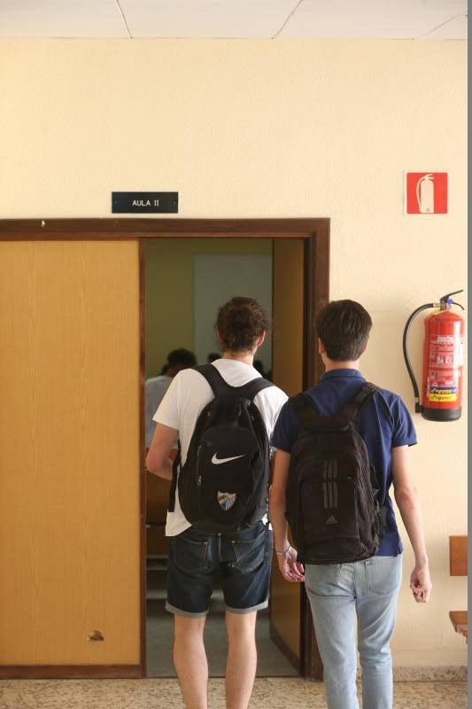 Casi 7.400 estudiantes realizan entre hoy y el jueves las pruebas de acceso y admisión a la universidad 