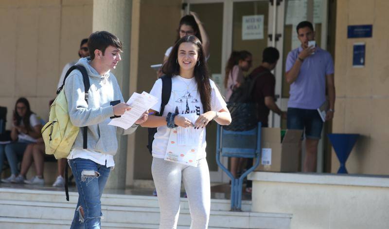 Casi 7.400 estudiantes realizan entre hoy y el jueves las pruebas de acceso y admisión a la universidad 