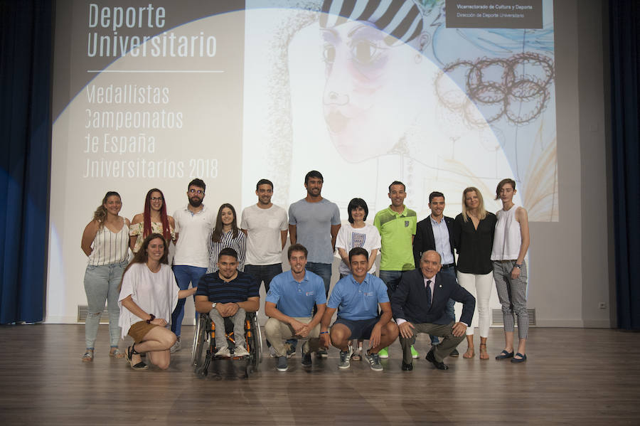 La Universidad premia al UMA Antequera y al Málaga femenino, entre otros, y recuerda a la figura de Carlos Serra