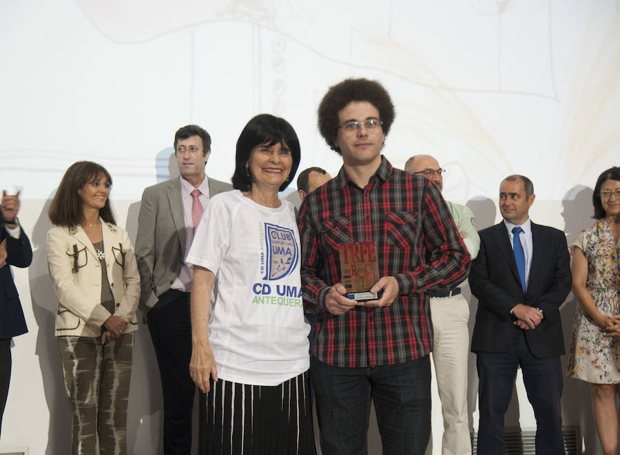 La Universidad premia al UMA Antequera y al Málaga femenino, entre otros, y recuerda a la figura de Carlos Serra