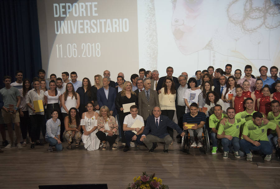 La Universidad premia al UMA Antequera y al Málaga femenino, entre otros, y recuerda a la figura de Carlos Serra