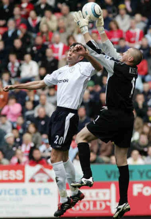 Fernando Hierro jugó su última temporada como profesional en el Bolton Wanderers inglés, clasficándolo para la antigua UEFA. Al final del curso 2004/05 decidió retirarse y colgar las botas.