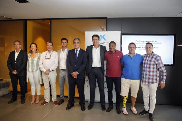 Foto de familia de los asistentes a la presentación. :: josele-lanza
